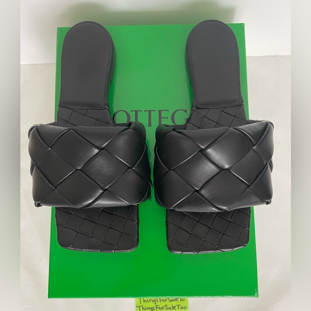 STEAL! Bottega Veneta Lido Flat Sandals size 39 fit 8.5-9.5